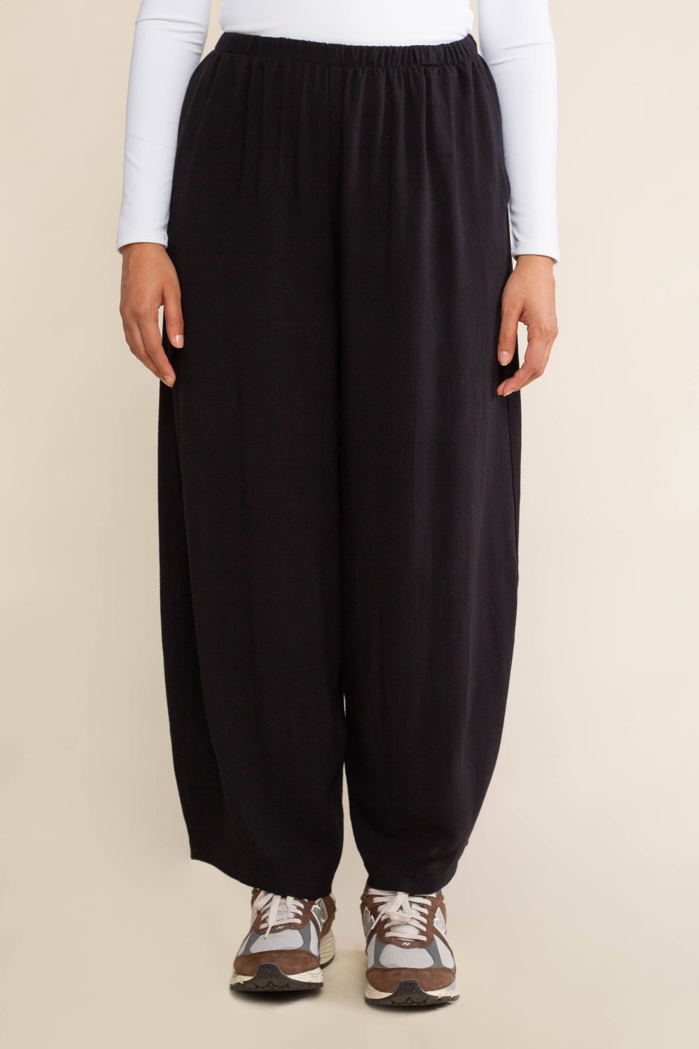 Sloane Linen Lantern Pant | Mid Rise Barrel Black
